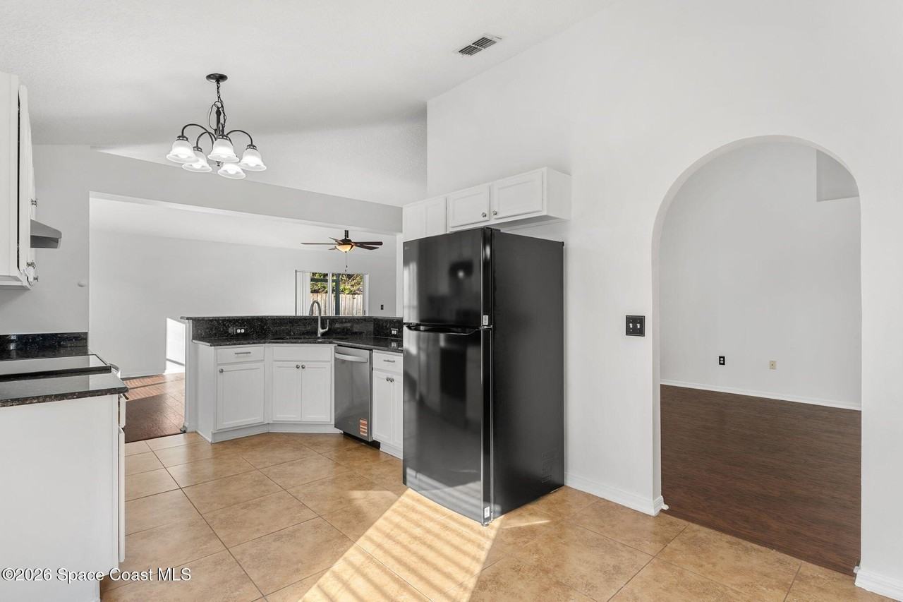 4426 Four Lakes Dr - Photo 4 of 50