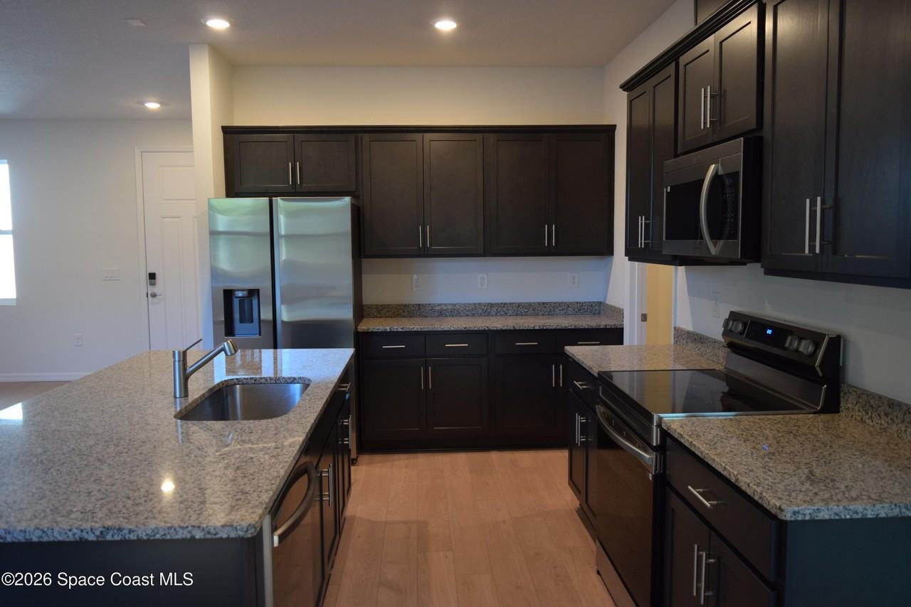 717 Spoonbill St Sw - Photo 5 of 25