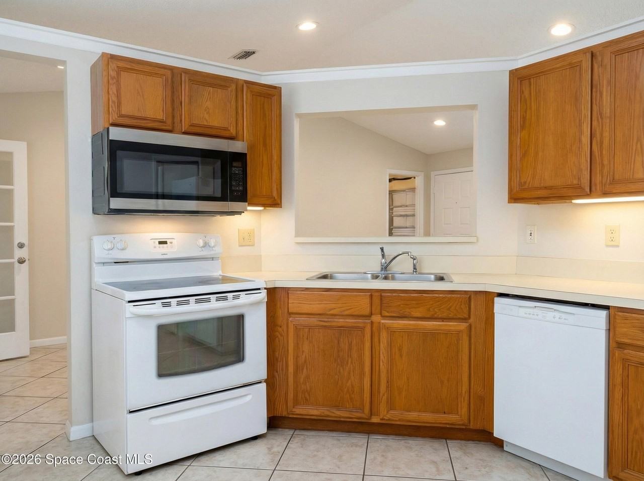 1472 Salerno Ave Se - Photo 3 of 6