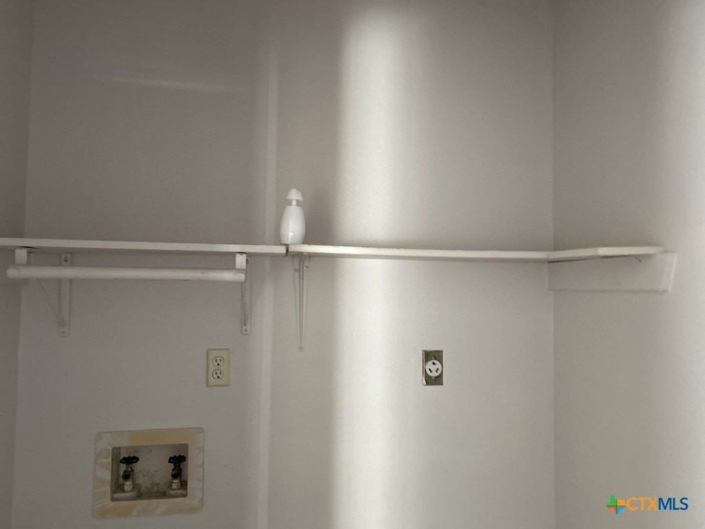 2503 Hemlock Dr - Photo 4 of 4