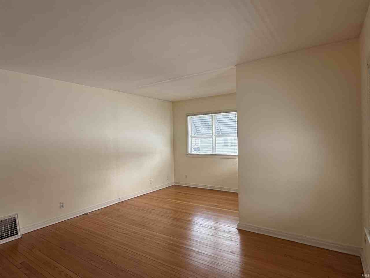 2614 E Gum St - Photo 2 of 17