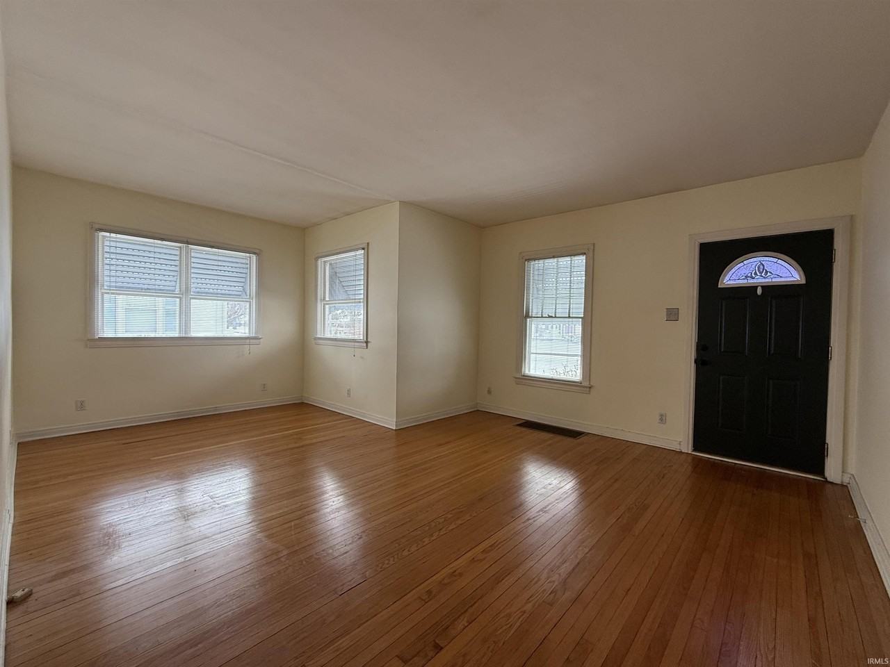 2614 E Gum St - Photo 3 of 17