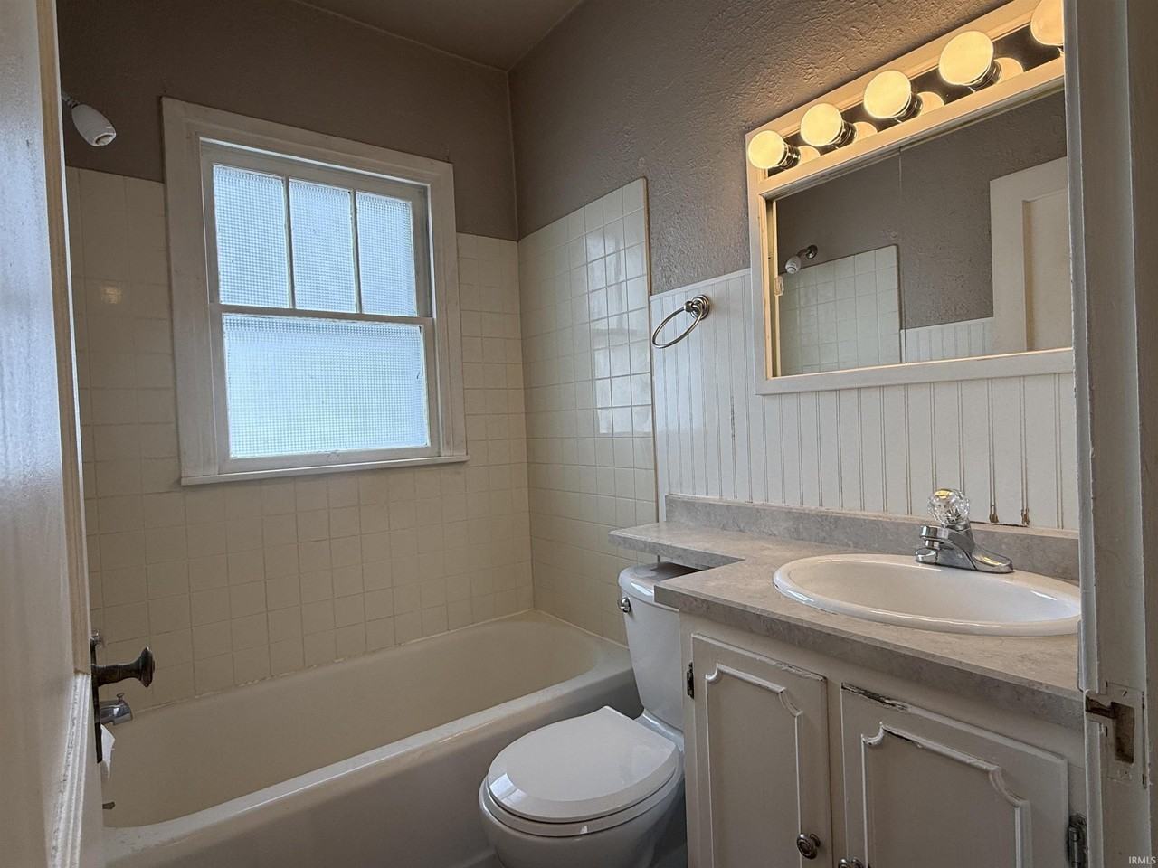 2614 E Gum St - Photo 4 of 17