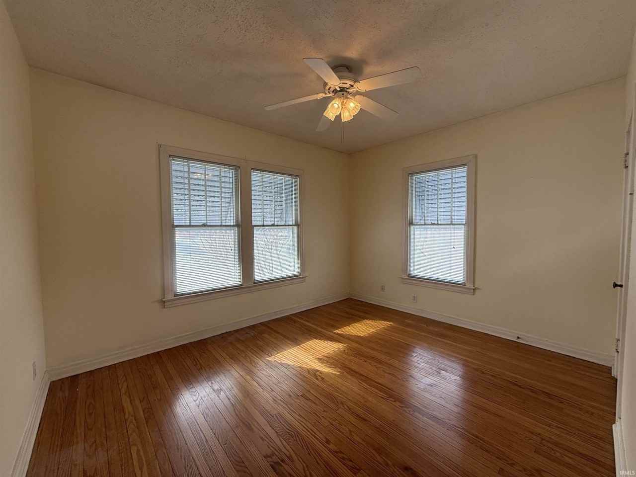 2614 E Gum St - Photo 5 of 17