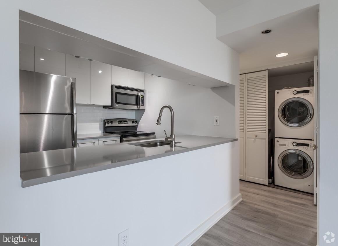 601 24th St Nw Apt 301 #301 - Photo 5 of 8