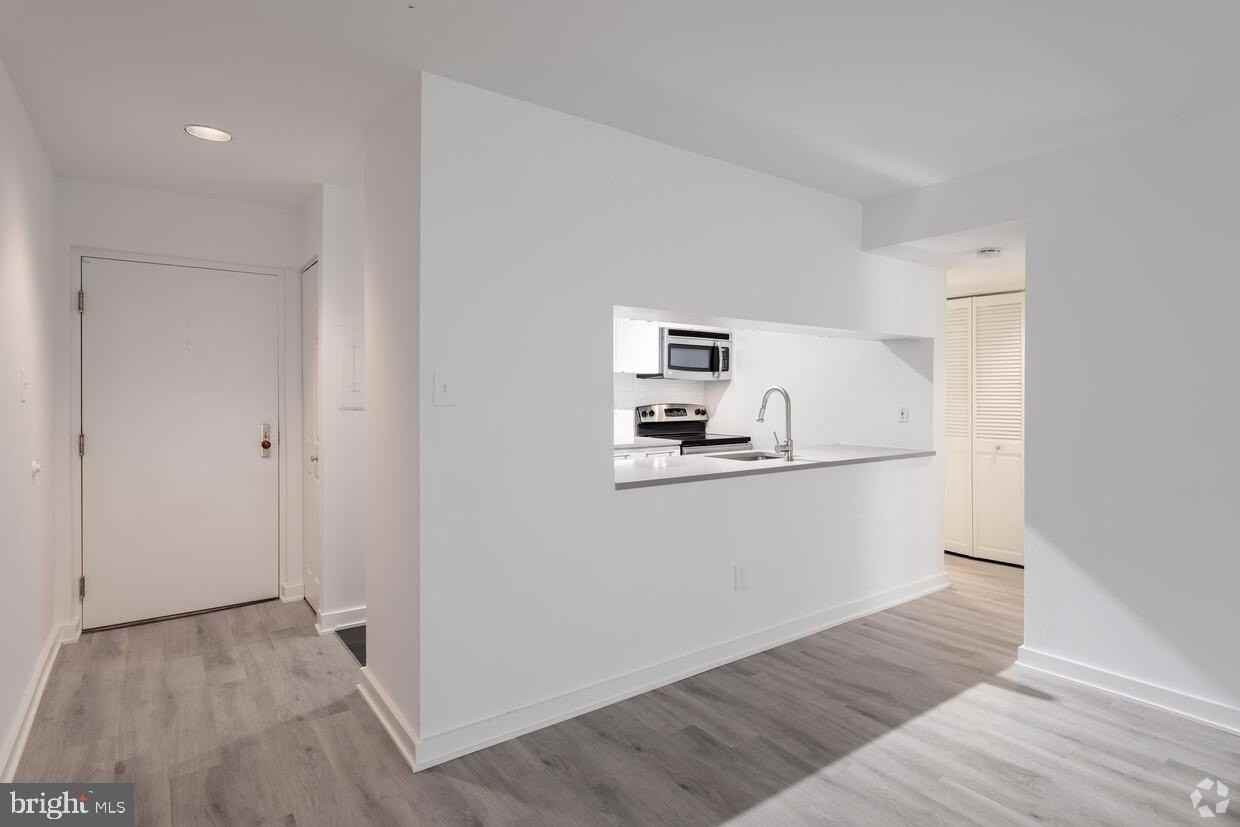 601 24th St Nw Apt 301 #301 - Photo 6 of 8