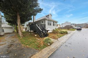 featured image of 6 Laurel Ave