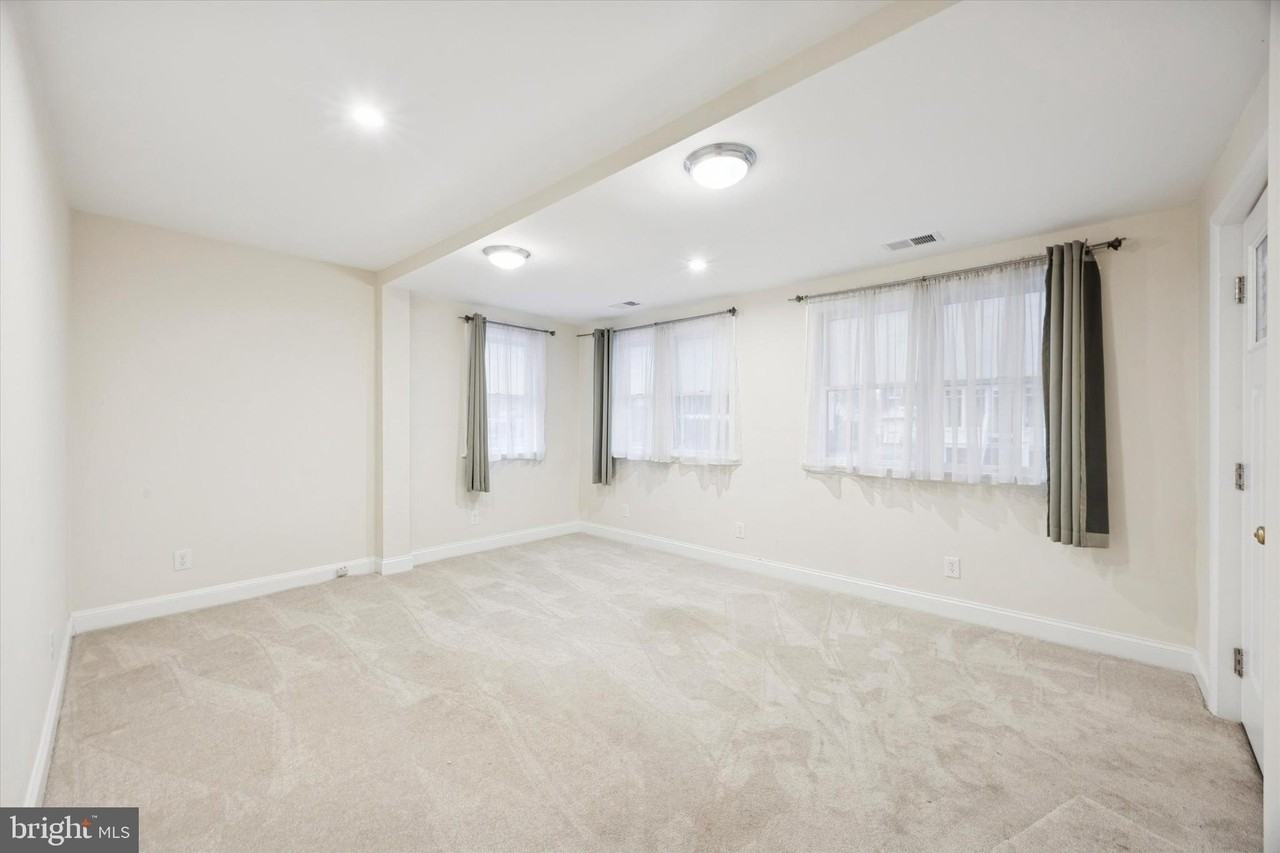 6 Laurel Ave - Photo 4 of 17