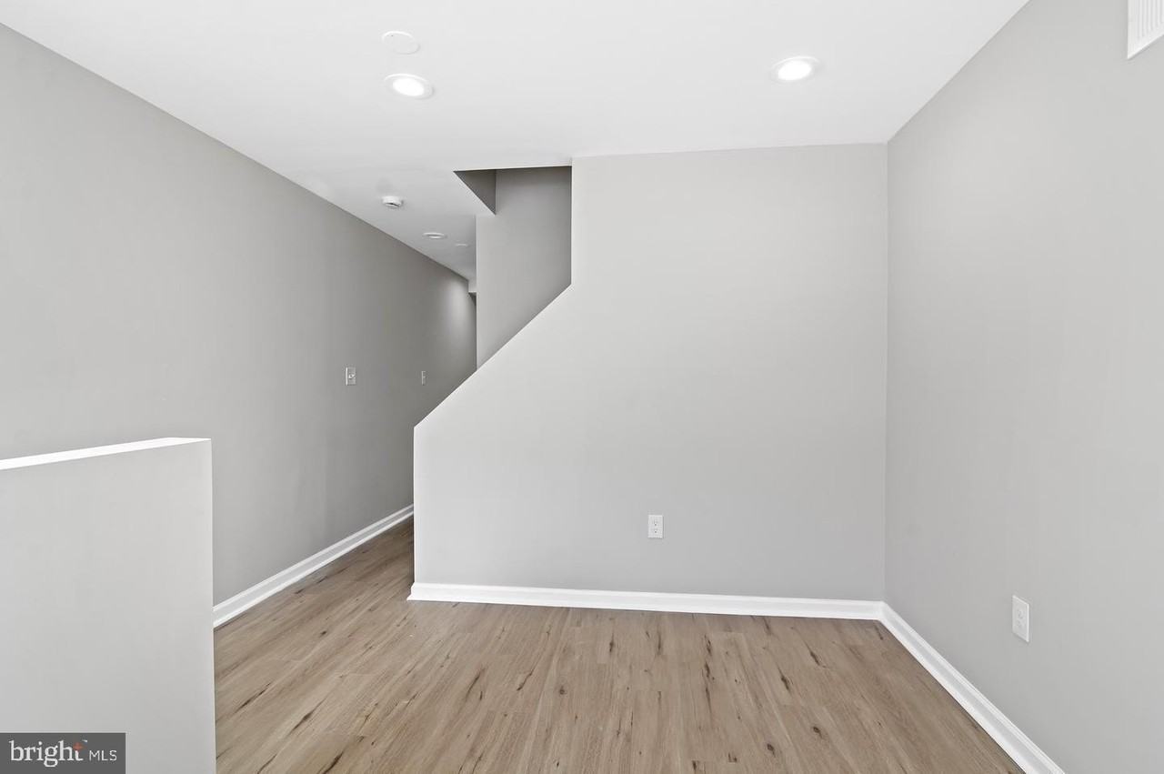 1346 N Carey St - Photo 4 of 19