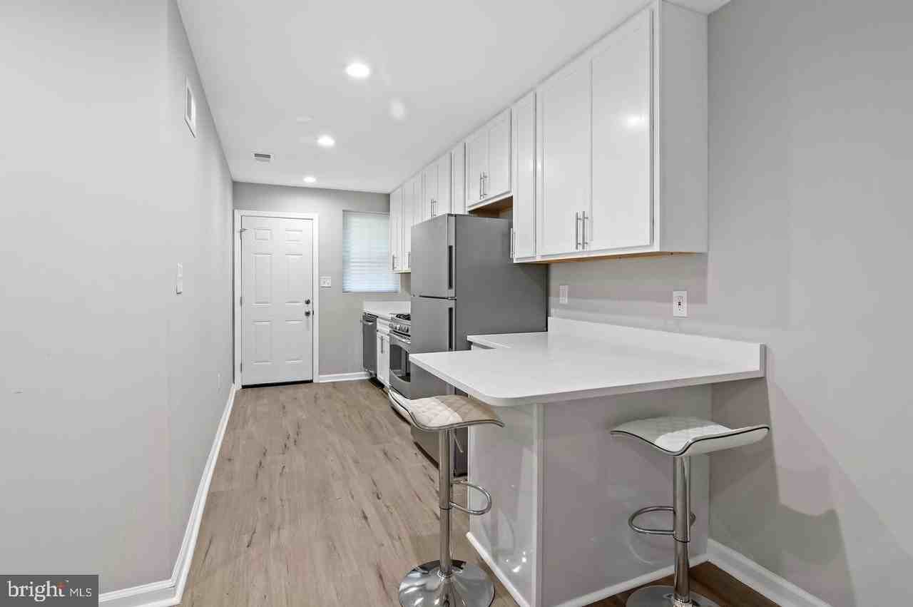 1346 N Carey St - Photo 7 of 19