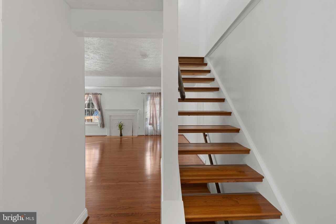 10877 Olde Woods Way - Photo 2 of 33