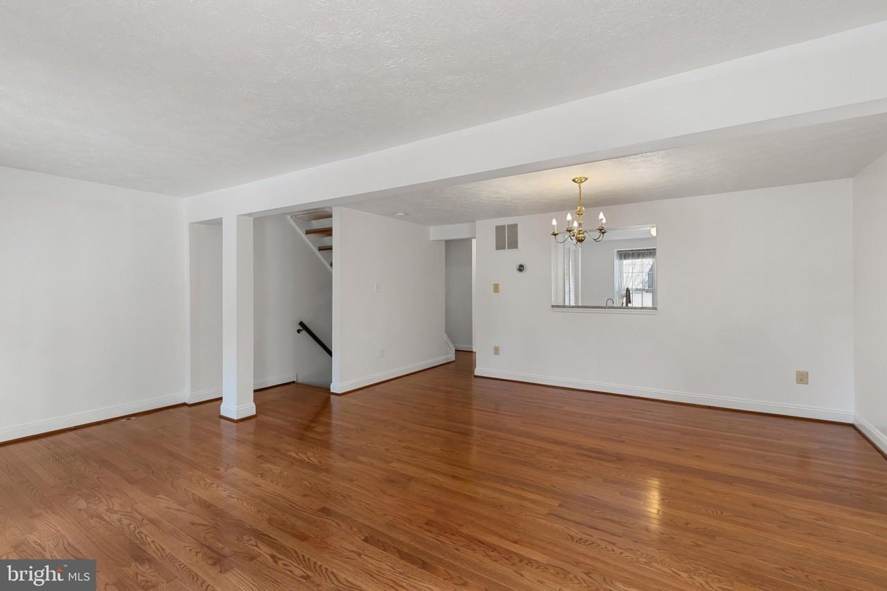 10877 Olde Woods Way - Photo 3 of 33