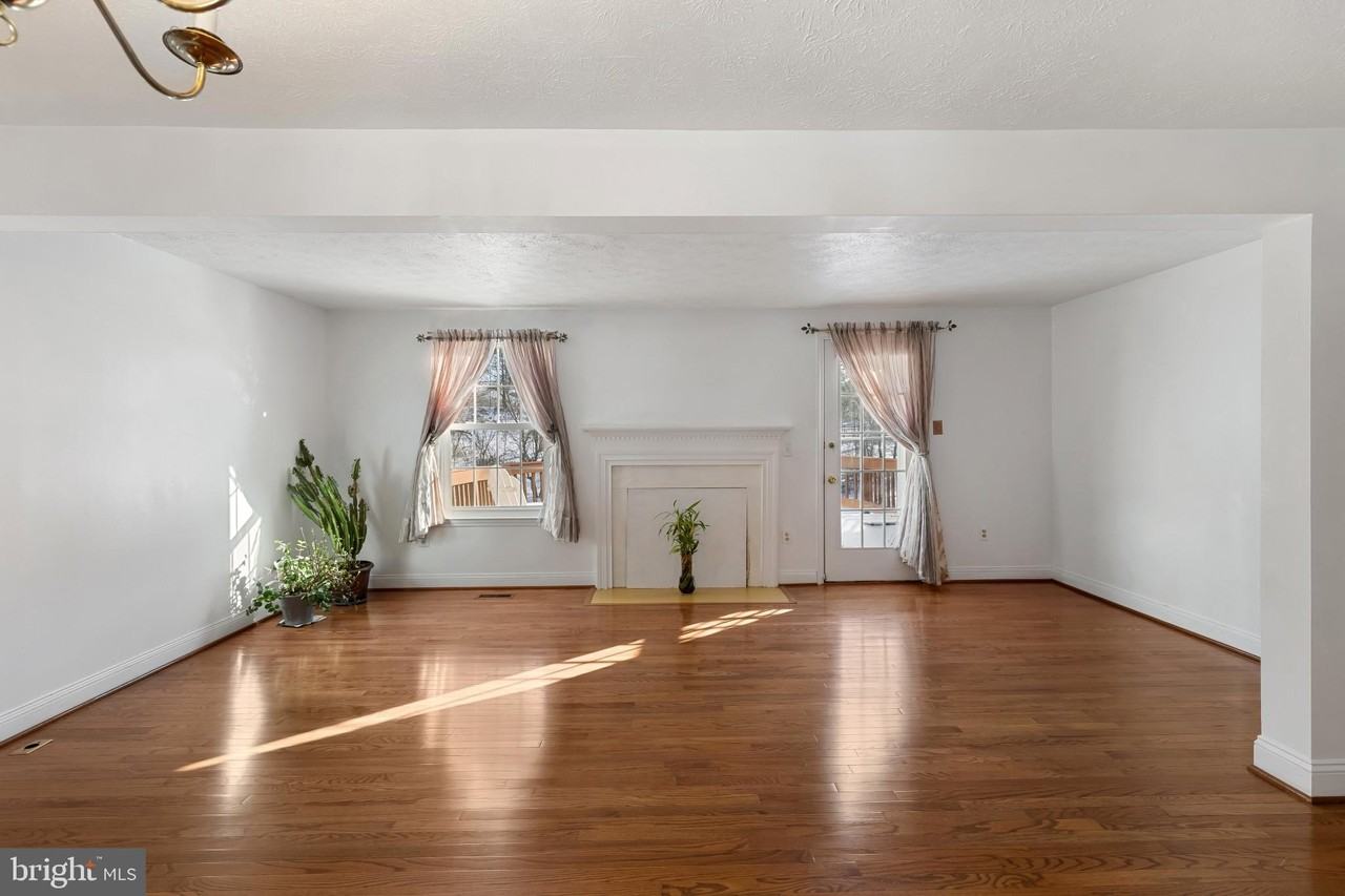 10877 Olde Woods Way - Photo 4 of 33