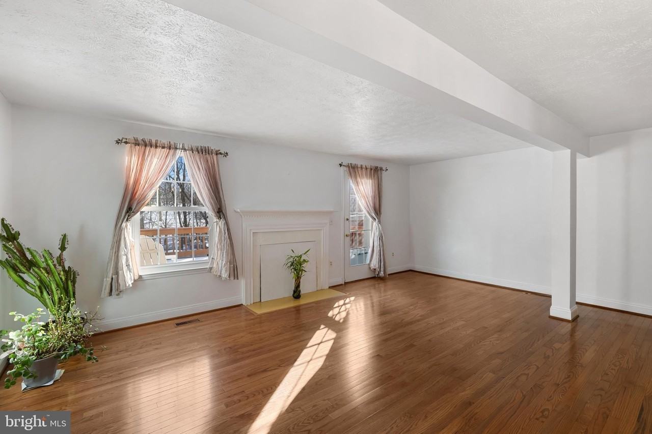 10877 Olde Woods Way - Photo 6 of 33