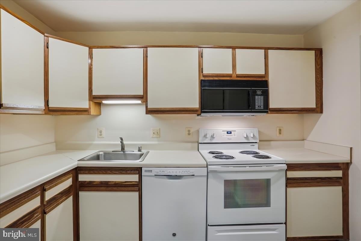 18401 Guildberry Dr Apt 104 #104 - Photo 4 of 24