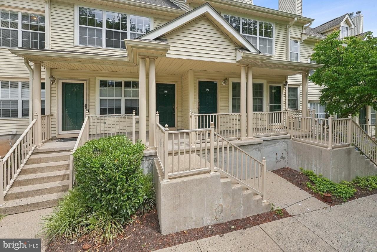 624 Brickhouse Rd - Photo 2 of 35