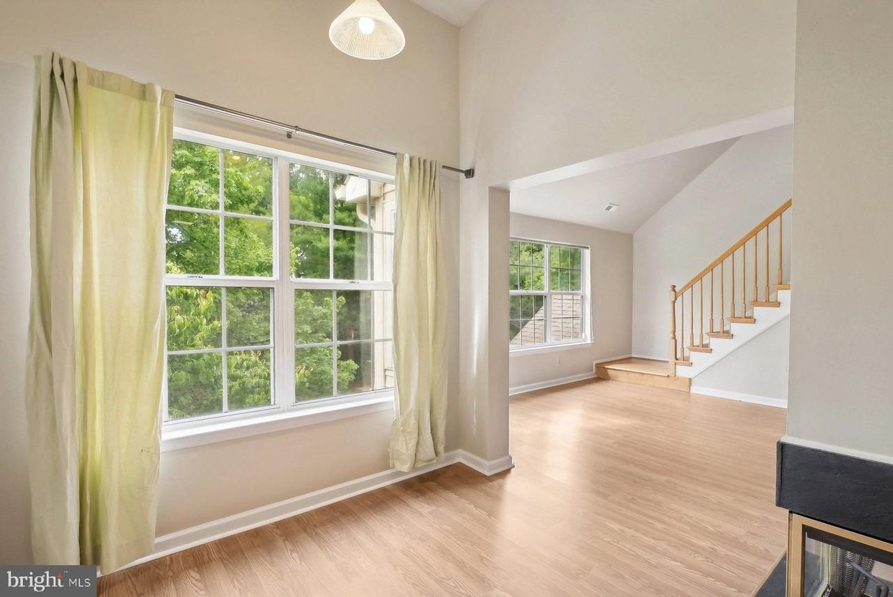 624 Brickhouse Rd - Photo 5 of 35