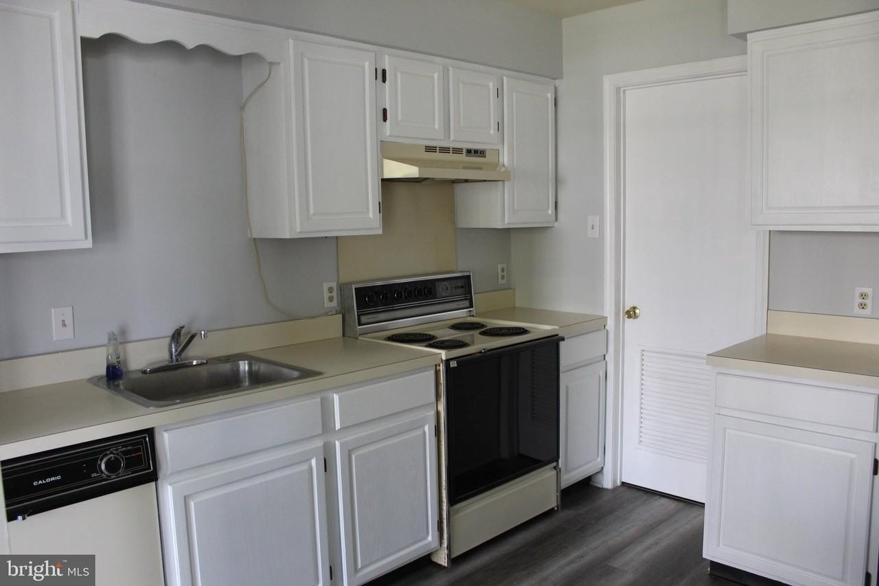 211 Mews Dr Unit 211 #211 - Photo 7 of 18