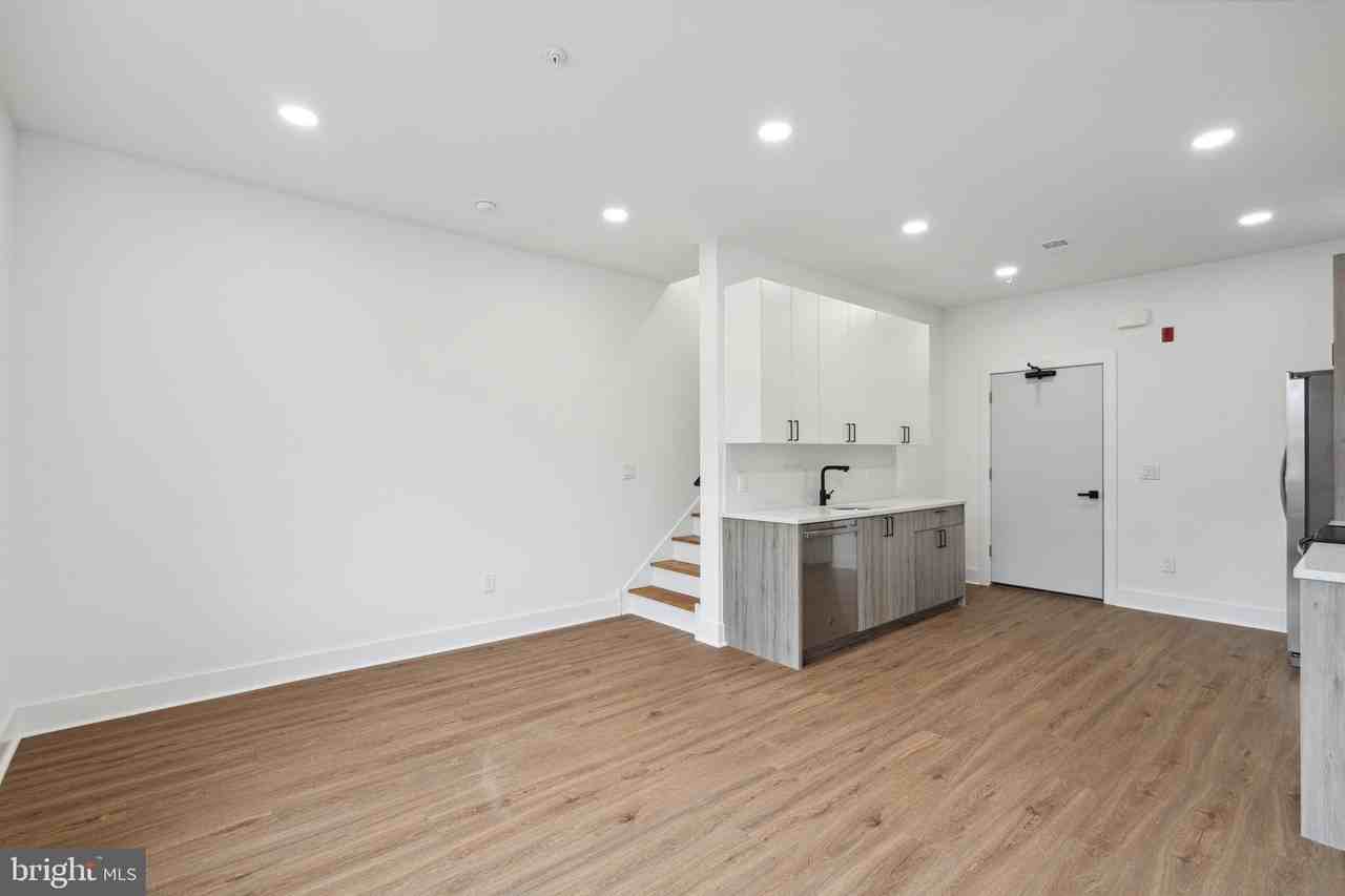 528 W Berks St Unit 2 #2 - Photo 6 of 15