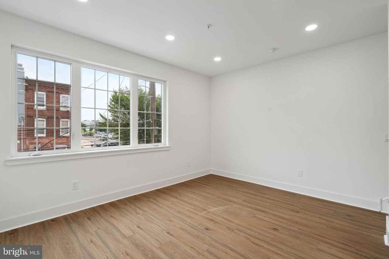 528 W Berks St Unit 2 #2 - Photo 7 of 15