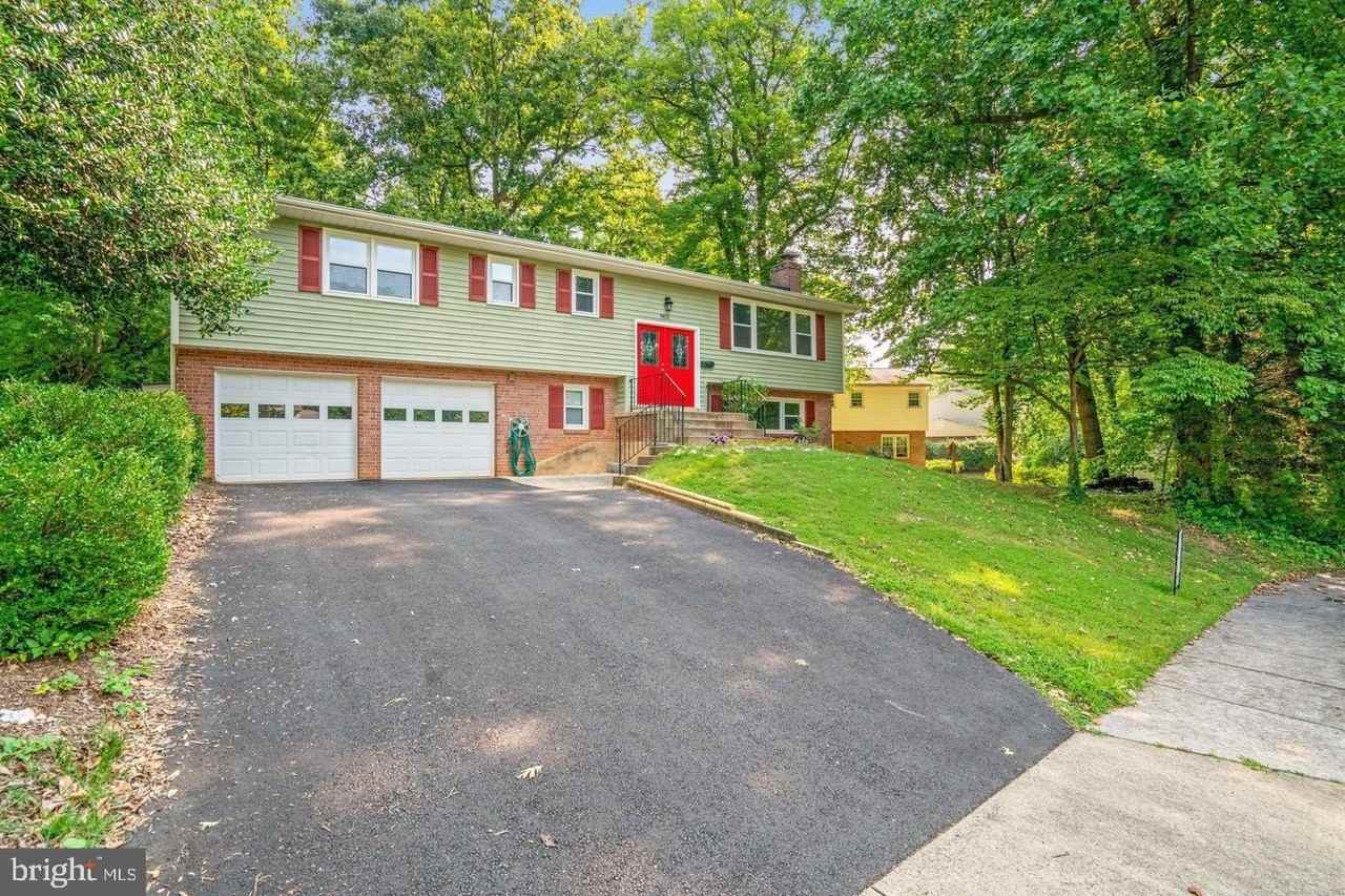 9821 Hampton Ln - Photo 4 of 50