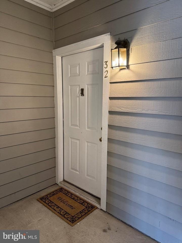 1716 Lake Shore Crest Dr Apt 32 #32 - Photo 2 of 37