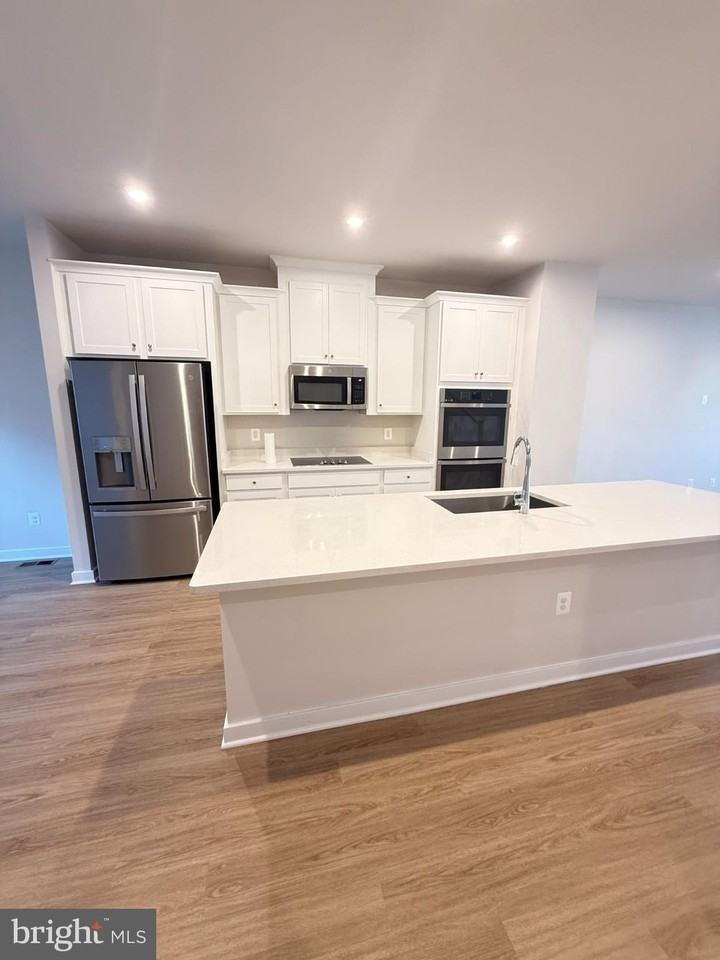 2108 Acadia Rd - Photo 2 of 21