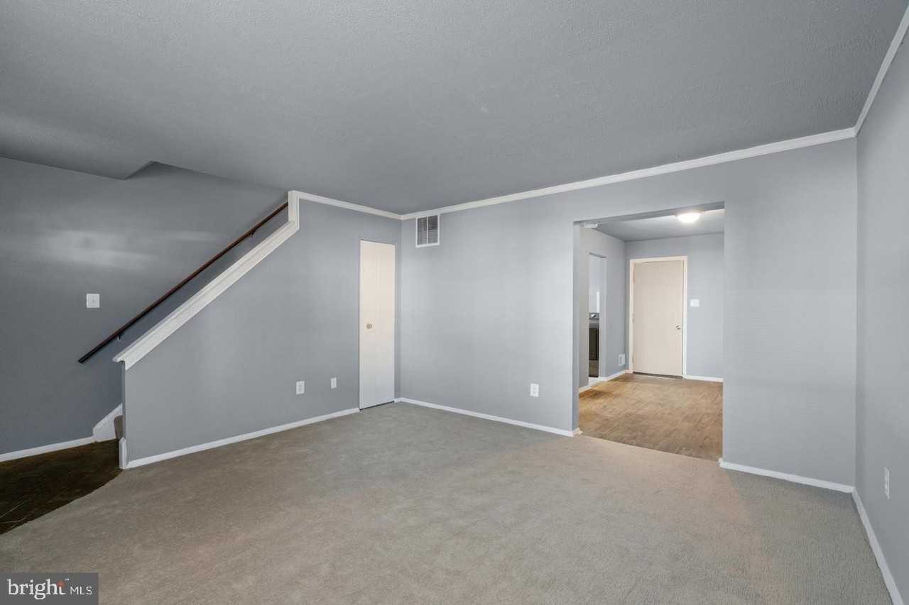 9716 Bragg Ln - Photo 2 of 18