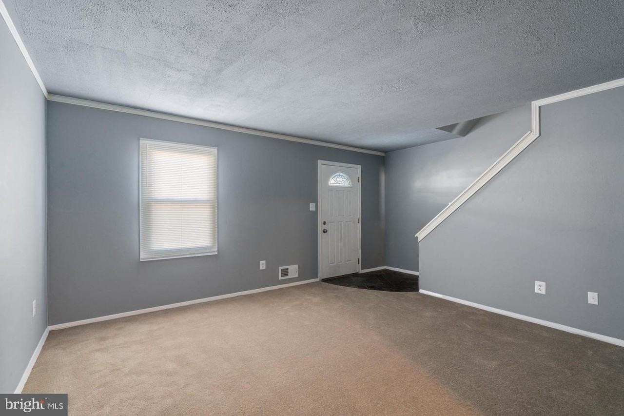 9716 Bragg Ln - Photo 4 of 18