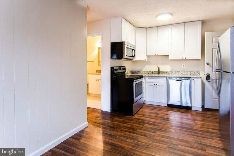 1704 Roberts St Apt 1 #1 - Photo 5 of 11