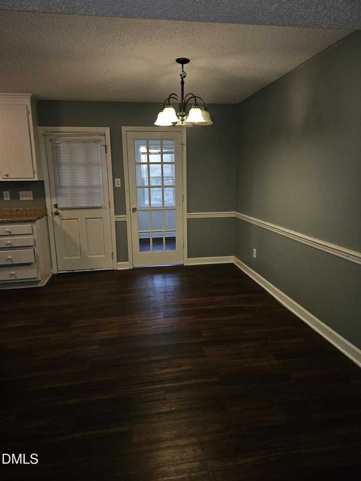 502 Waldo St - Photo 4 of 8