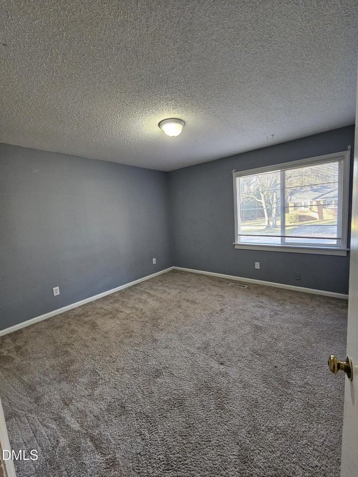 502 Waldo St - Photo 7 of 8