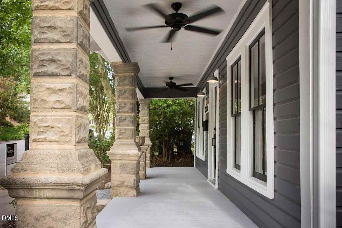 2018 Englewood Ave - Photo 4 of 29