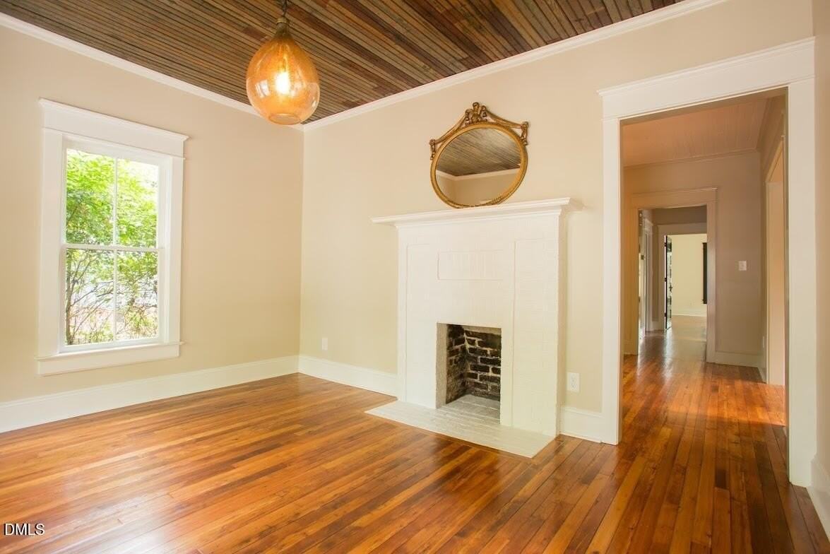 2018 Englewood Ave - Photo 6 of 29