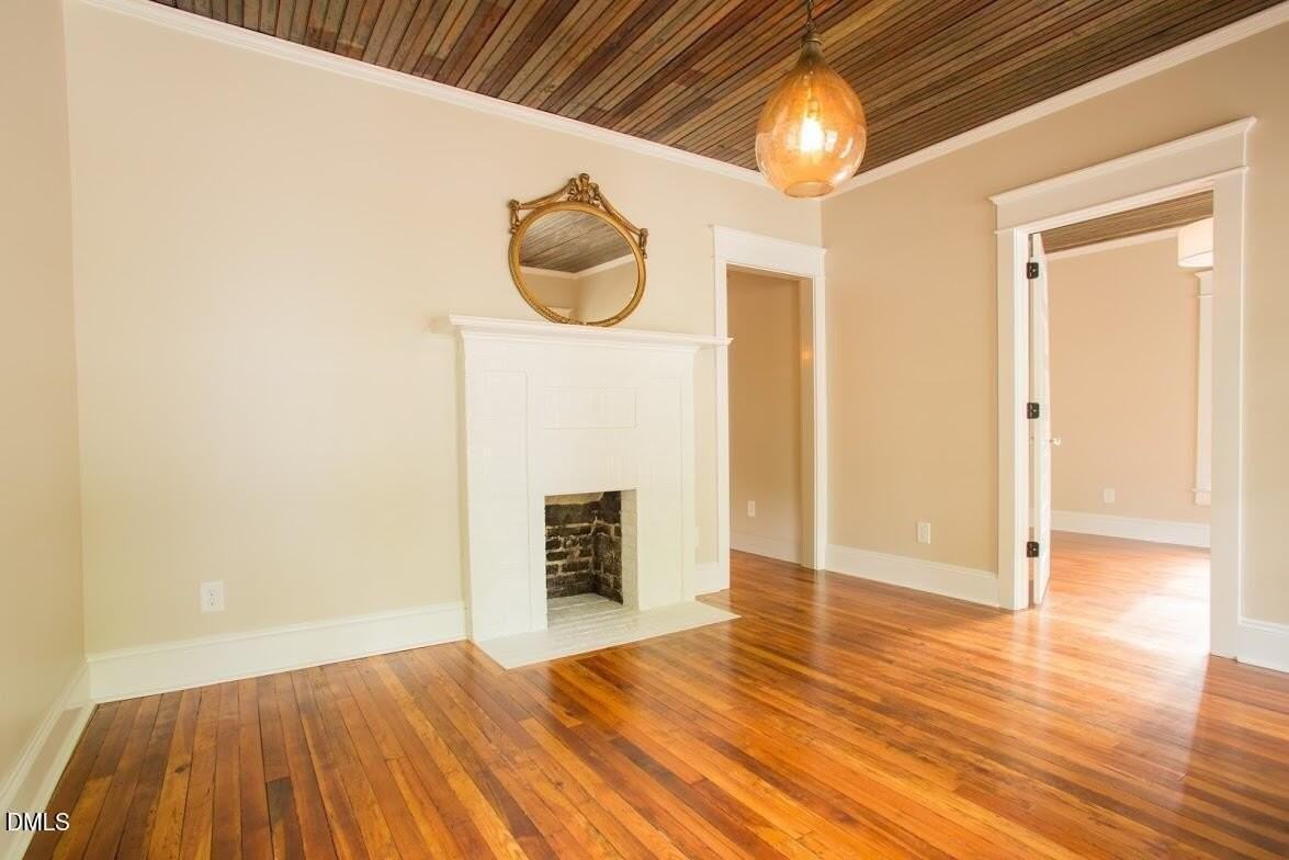 2018 Englewood Ave - Photo 7 of 29