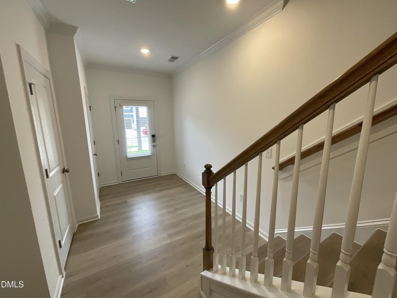 8712 Wardle Ct - Photo 4 of 34