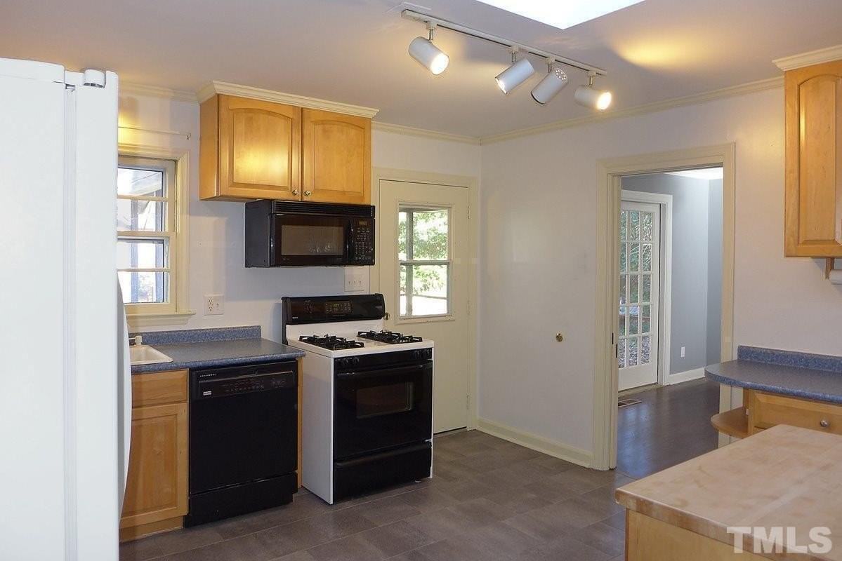 506 Caswell Rd - Photo 7 of 23