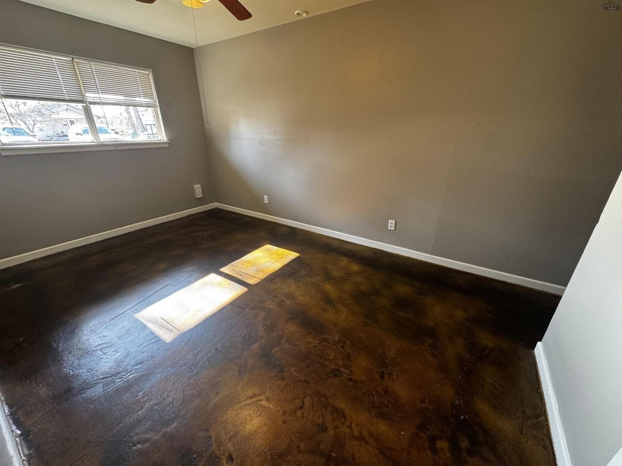 409 Park St #D - Photo 4 of 6