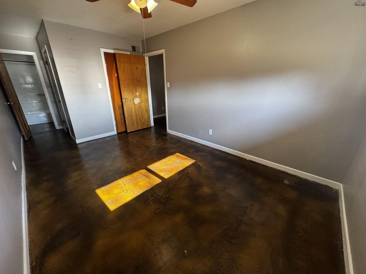 409 Park St #D - Photo 5 of 6