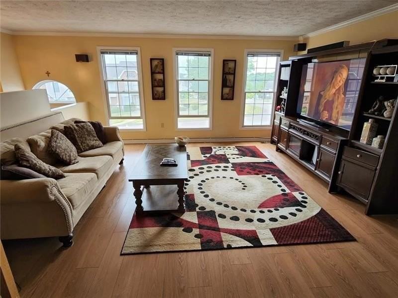 3008 Estate Dr - Photo 3 of 6