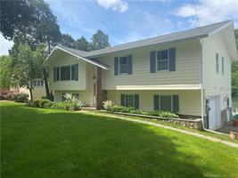 featured image of 17 Pinewood Shrs