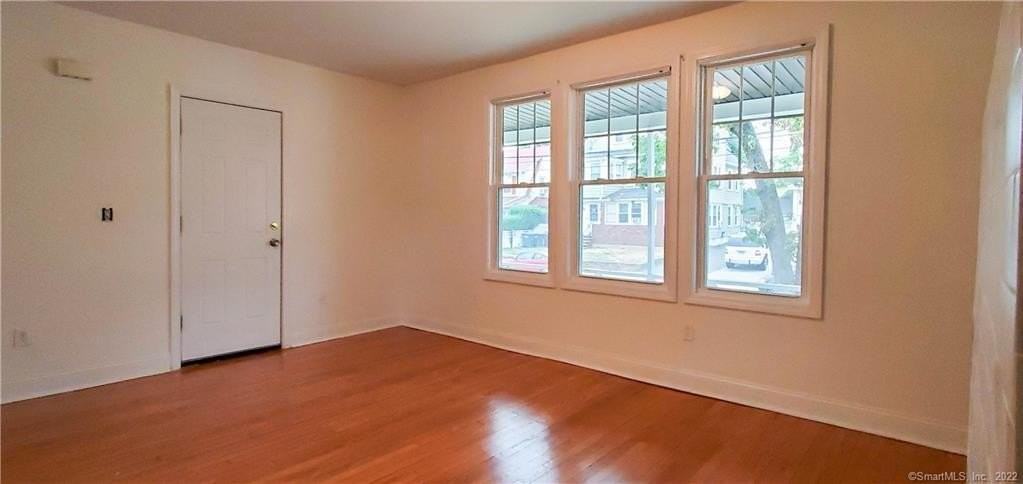 105 Manhattan Ave - Photo 6 of 7