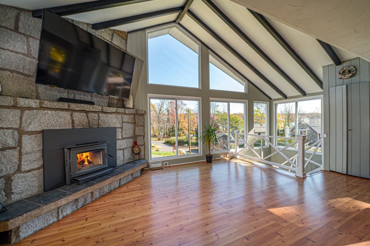 21 Edge Hill Rd - Photo 2 of 40