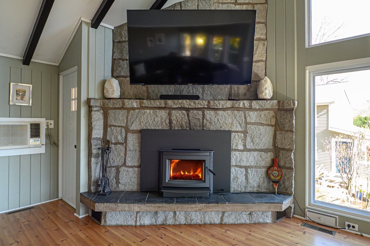 21 Edge Hill Rd - Photo 7 of 40