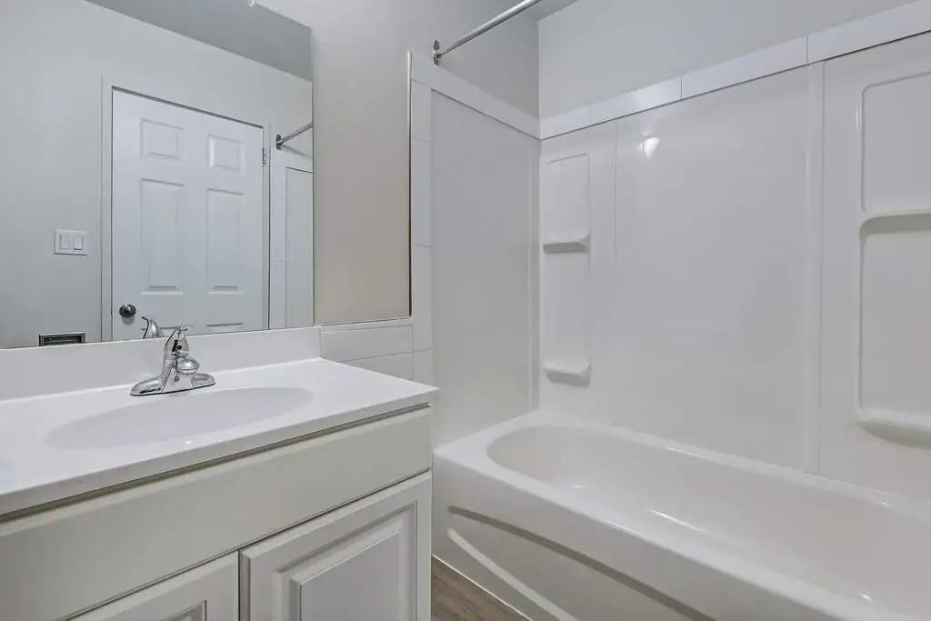 Grenada Apartments - Photo 6 of 11