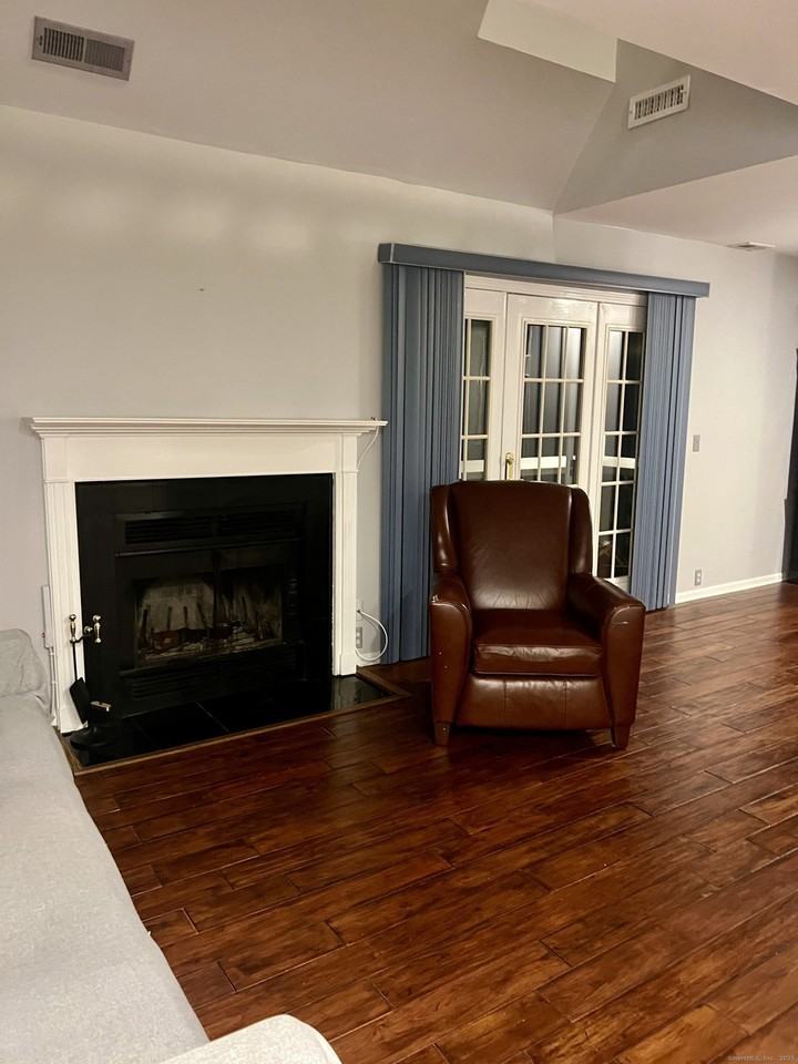 523 Old Pond Ln Unit 523 #523 - Photo 4 of 25