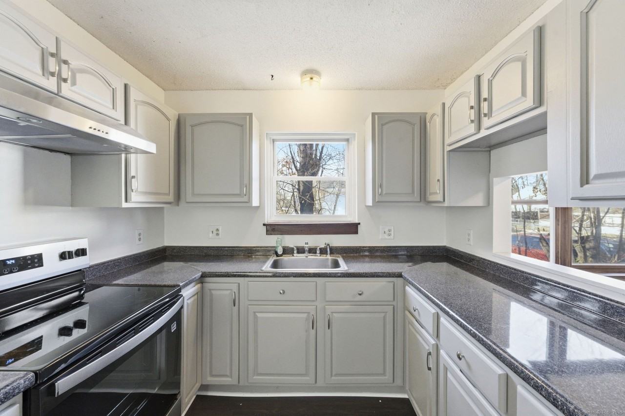 33 Guilford St Unit B #B - Photo 2 of 20