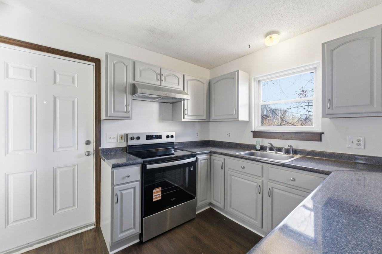 33 Guilford St Unit B #B - Photo 3 of 20