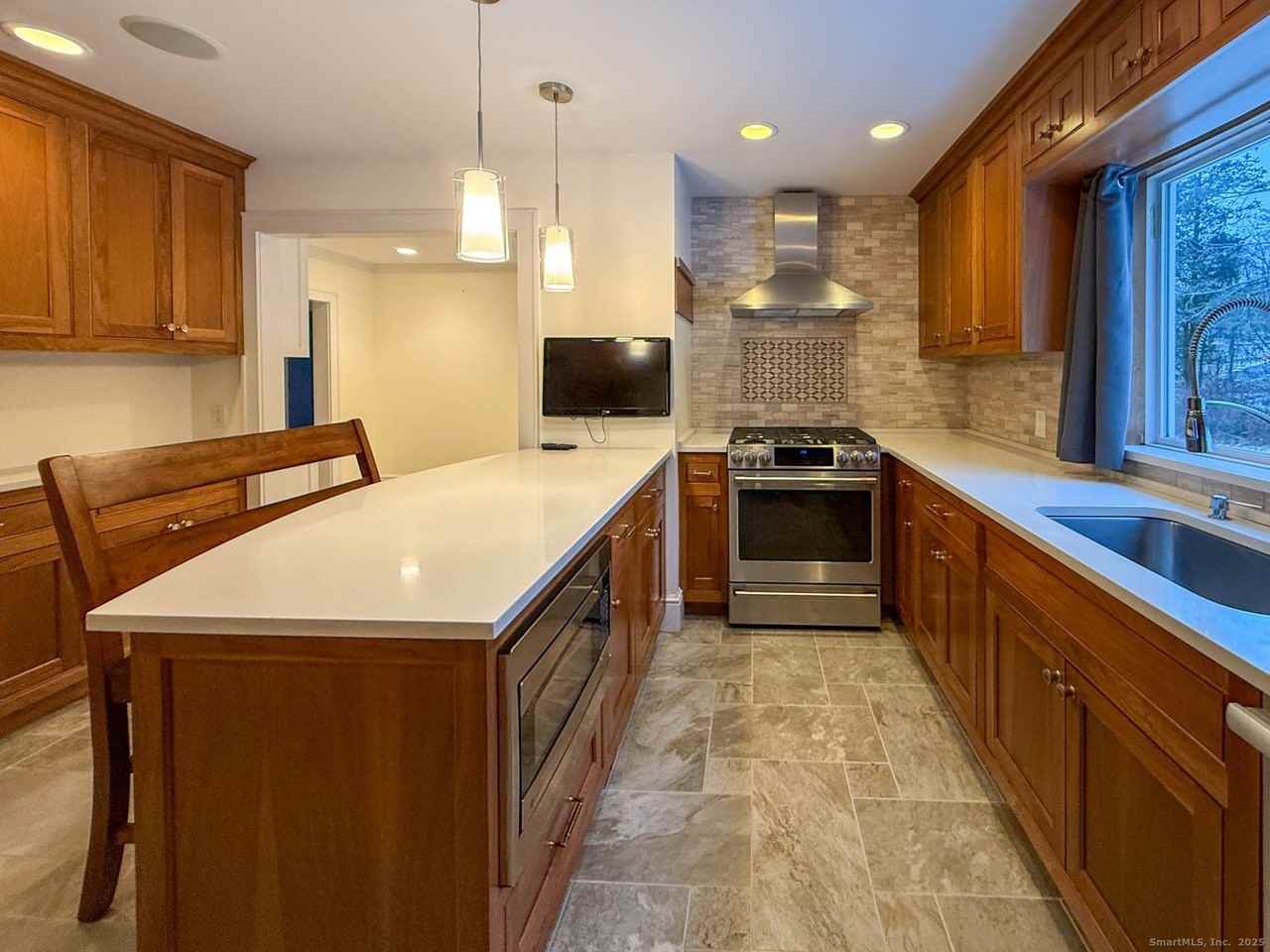 2 Maple Ln - Photo 6 of 35