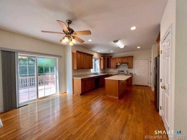 242 Upper Pattagansett Rd - Photo 6 of 39